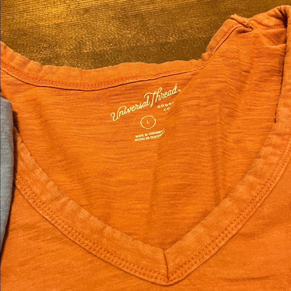 Universal Thread V-Neck T-Shirts - Picture 3 of 5